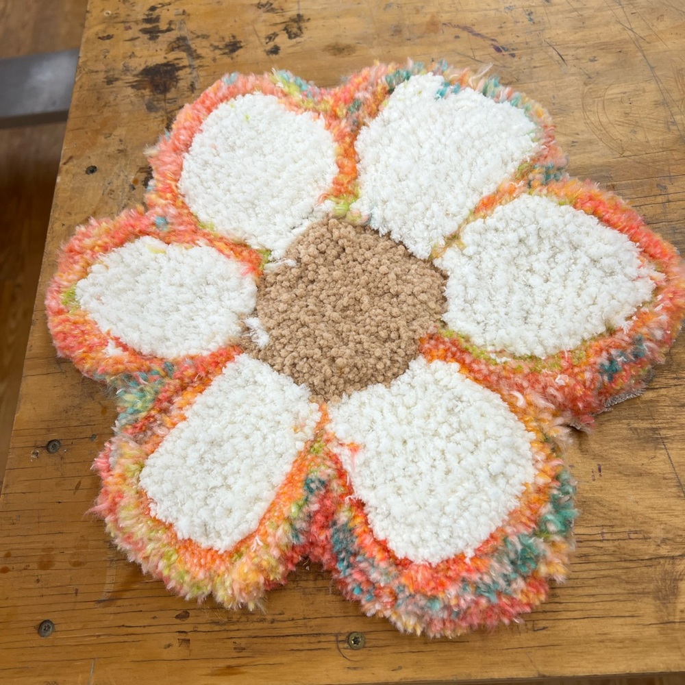 Daisy Hand Tufted Rug/1970’s inspired Flower wall Tapestry